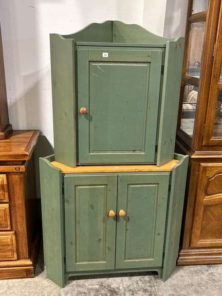 PAINTED UPPER AND LOWER CORNER CABINETS