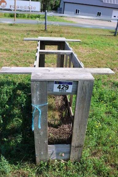 HAY FEEDER