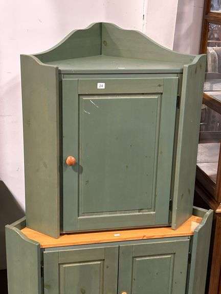 PAINTED UPPER AND LOWER CORNER CABINETS