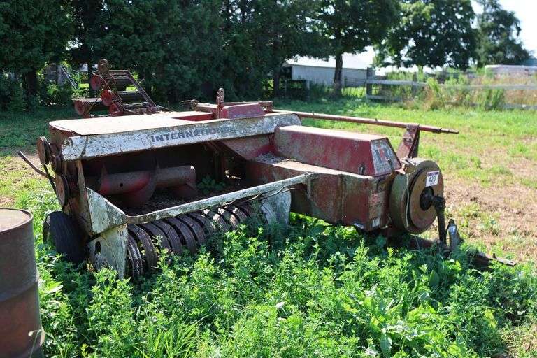 IH 430 SMALL SQUARE BLAER WITH #10 THROWER