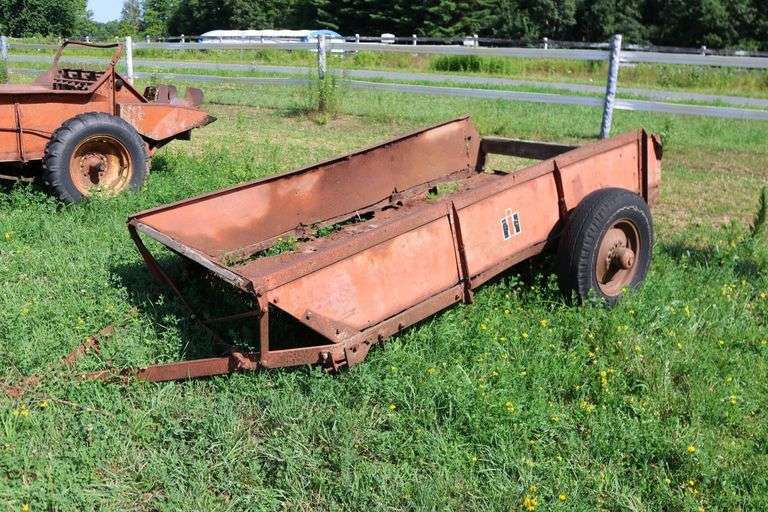IH MANURE SPREADER
