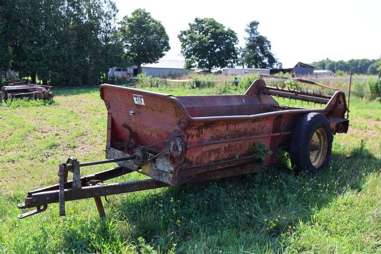 NEW HOLLAND MANURE SPREADER
