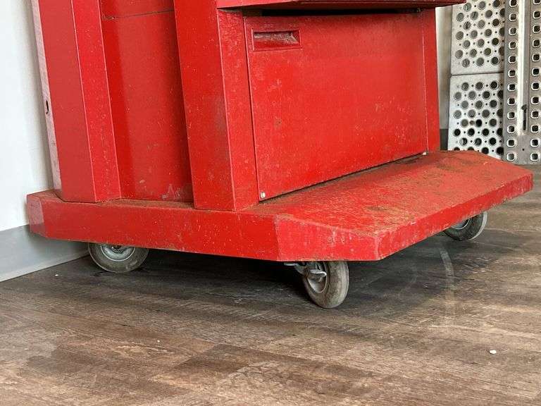 ROLLING TOOL CABINET 29"X24"X46"