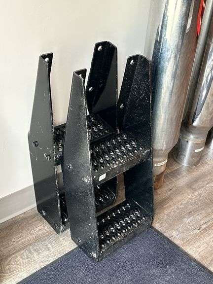 PAIR OF TRUCK STEPS 11"X24"