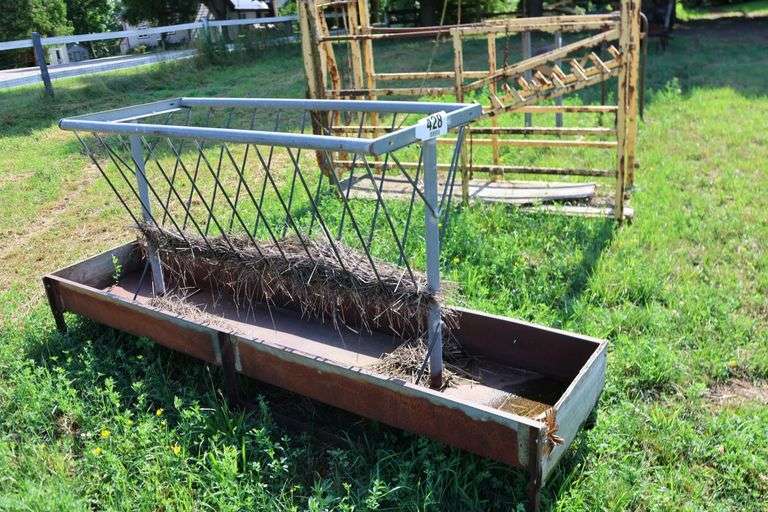 HAY FEEDER