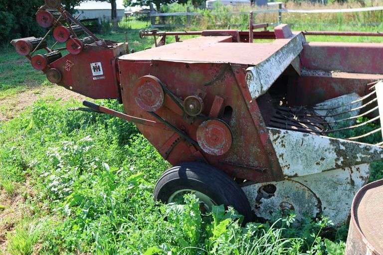 IH 430 SMALL SQUARE BLAER WITH #10 THROWER