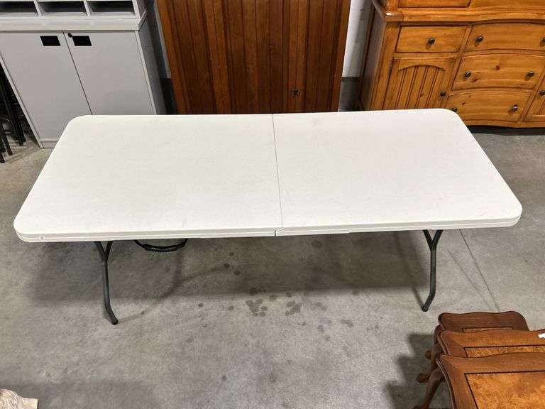 SIX FOOT PLASTIC FOLDING TABLE