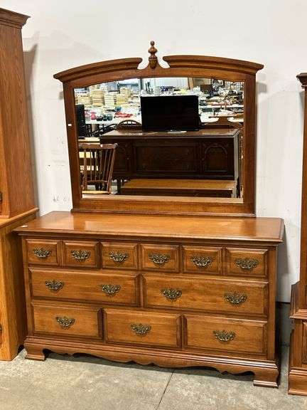 KROEHLER SIX PIECE QUEEN BEDROOM SET