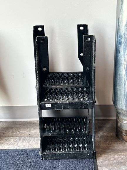 PAIR OF TRUCK STEPS 11"X24"