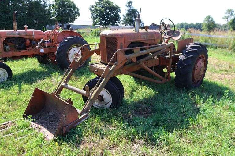 ALLIS-CHALMERS WD 45 ROW CROP TRACTOR WITH LOADER