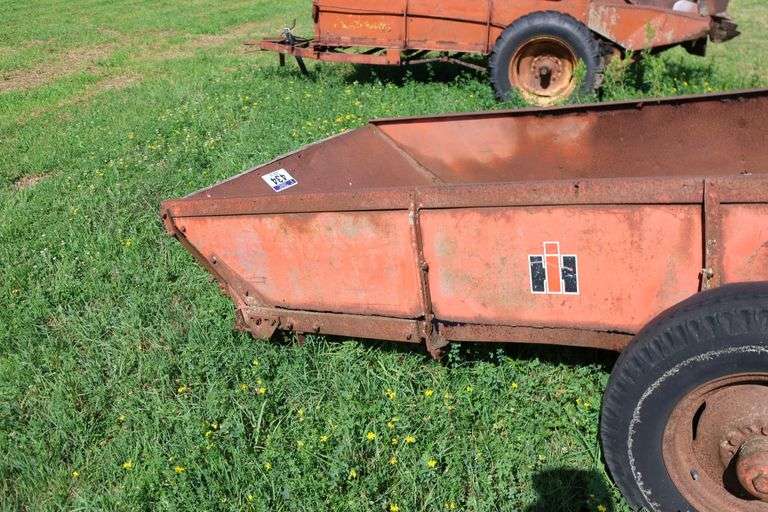 IH MANURE SPREADER
