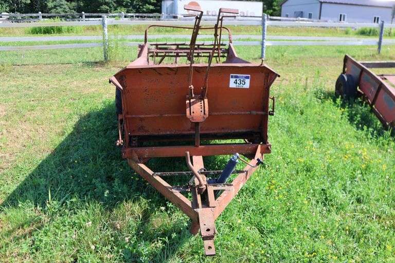 GEORGE WHITE MANURE SPREADER