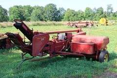 NEW HOLLAND 273 SMALL SQUARE BALER WITH 54A THROWER