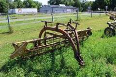 NEW HOLLAND 258 HAY RAKE