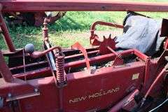 NEW HOLLAND 273 SMALL SQUARE BALER WITH 54A THROWER
