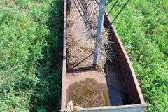 HAY FEEDER
