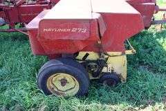 NEW HOLLAND 273 SMALL SQUARE BALER WITH 54A THROWER