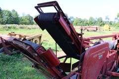 NEW HOLLAND 273 SMALL SQUARE BALER WITH 54A THROWER