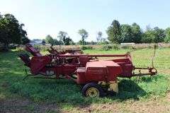 NEW HOLLAND 273 SMALL SQUARE BALER WITH 54A THROWER
