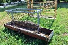 HAY FEEDER