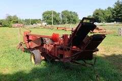 NEW HOLLAND 273 SMALL SQUARE BALER WITH 54A THROWER