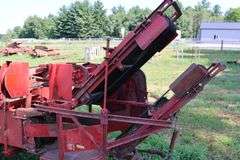 NEW HOLLAND 273 SMALL SQUARE BALER WITH 54A THROWER
