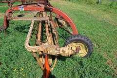 NEW HOLLAND 258 HAY RAKE