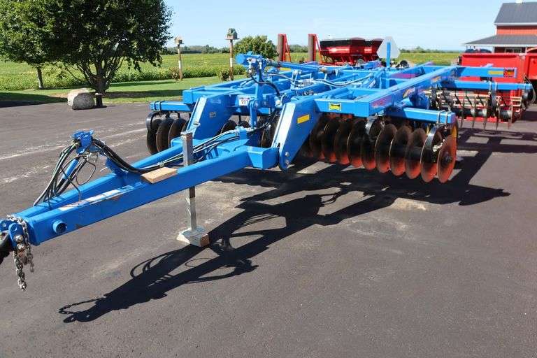 LANDOLL 7410 VT PLUS 14' VERTICAL TILL