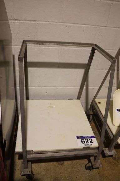 METAL ROLLING CART - 22" X 28" X 35"