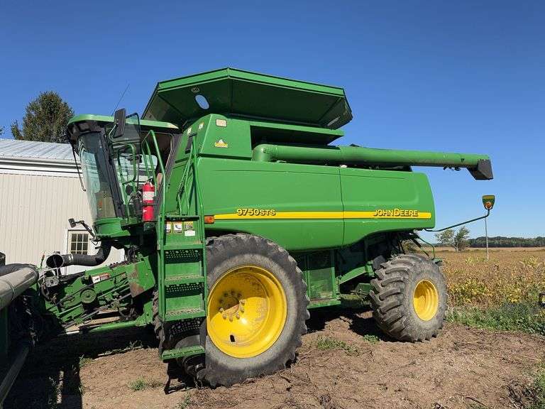 JOHN DEERE 9570STS 2WD COMBINE