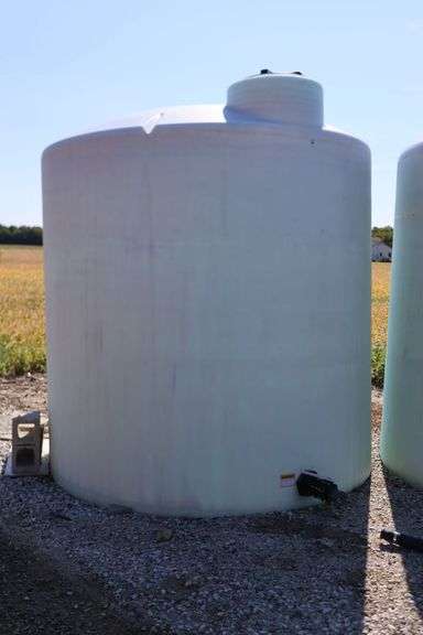 3000 GALLON POLY TANK - USED FOR 28%