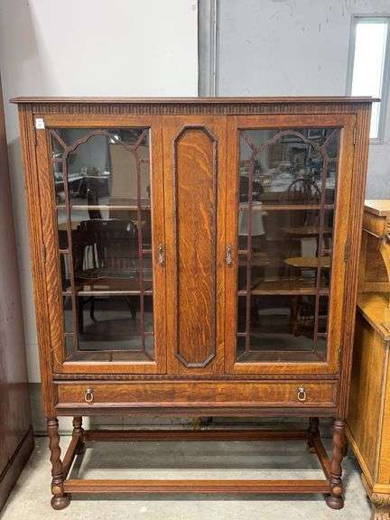 ARTS AND CRAFTS STYLE QUARTER-CUT OAK CHINA CABINET - 45"X16"X59"