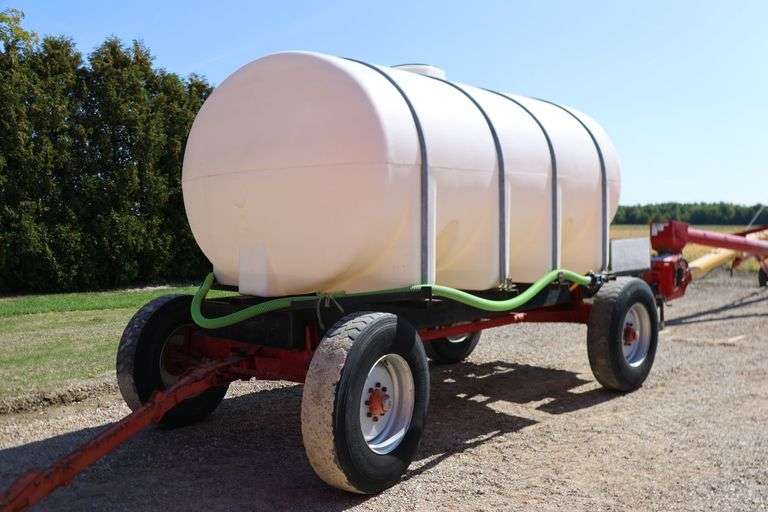 2450 GALLON WATER WAGON & PUMP