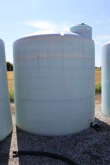 3000 GALLON POLY TANK - USED FOR 28%