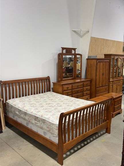 FIVE PIECE QUEEN BEDROOM SET
