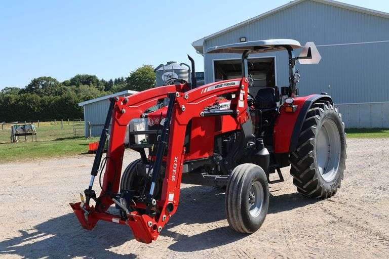 MASSEY FERGUSON 4707 2WD TRACTOR AND LOADER
