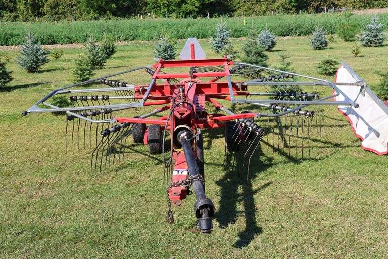 MASSEY FERGUSON ROTARY HAY RAKE