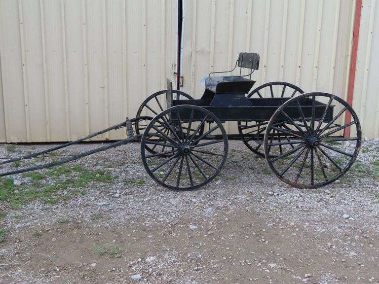 VINTAGE BLACK HORSE CARRIAGE