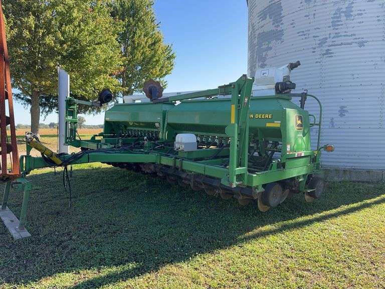 JOHN DEERE 1560 20' NO TILL DRILL