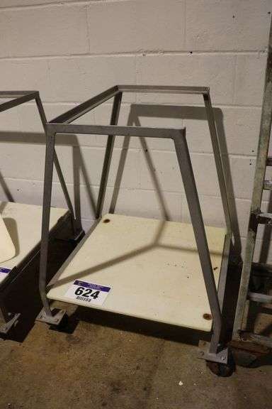 METAL ROLLING CART - 22" X 28" X 35"