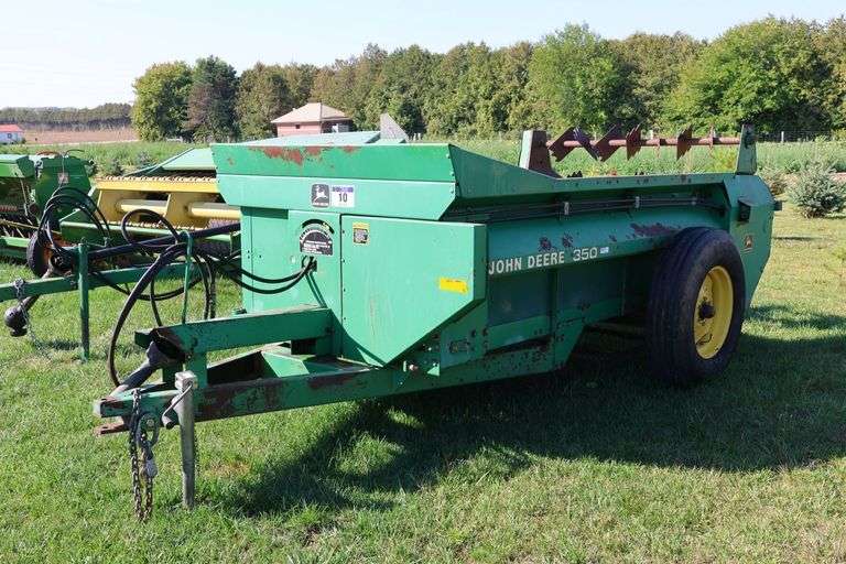 JOHN DEERE 350 MANURE SPREADER