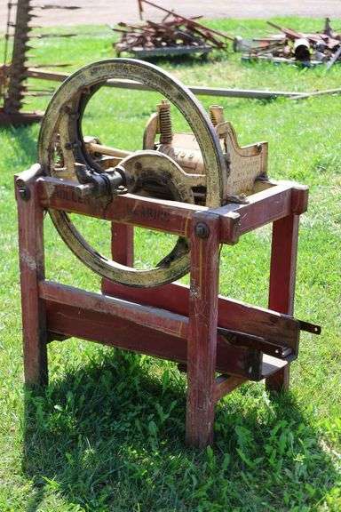 PETER HAMILTON MFG. CO. CUTTING BOX
