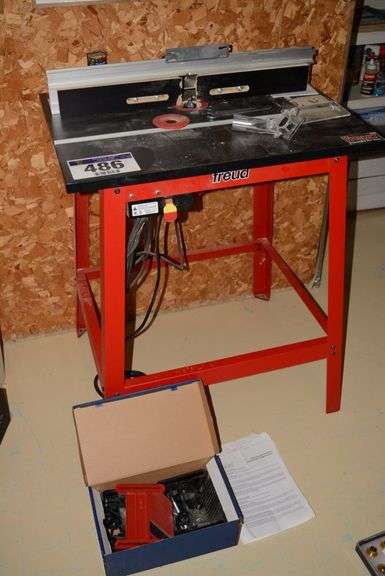 FREUD ROUTER TABLE WITH ROUTER AND ACCESSORIES - Shackelton Auctions Inc.