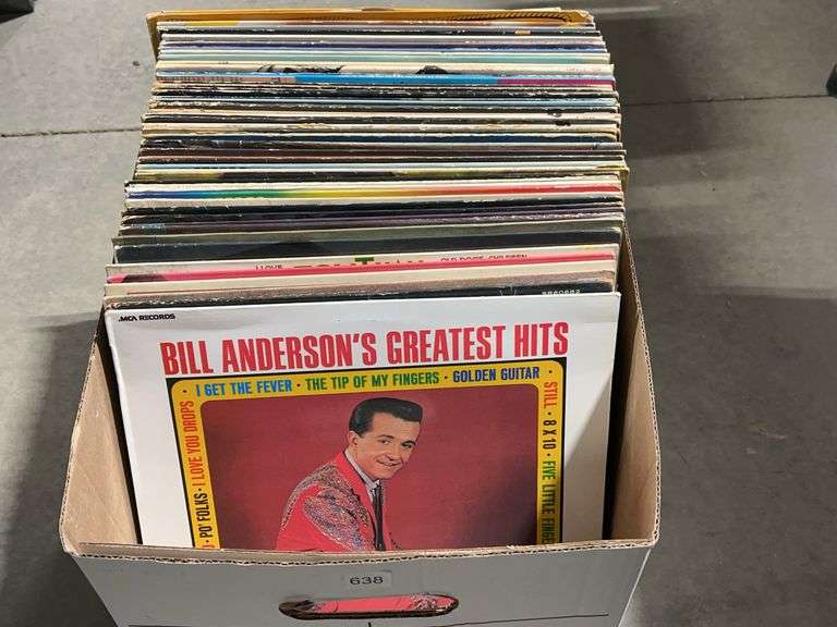 COLLECTION OF COUNTRY AND WESTERN 33 RPM RECORDS - Shackelton Auctions Inc.
