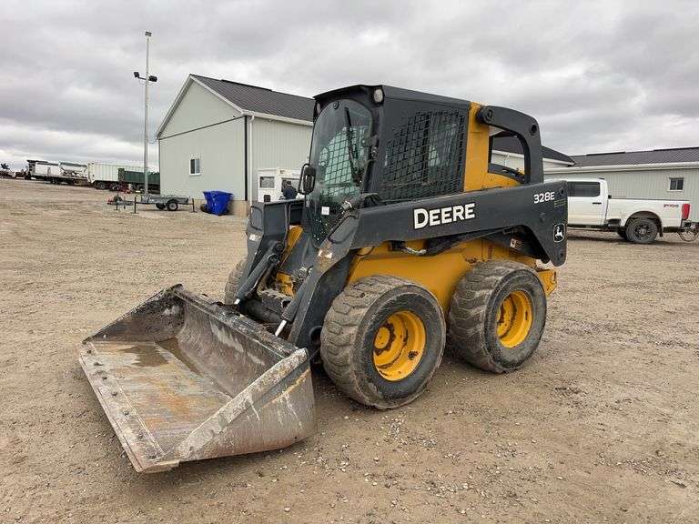 2016 JOHN DEERE 328E SKIDSTEER - Shackelton Auctions Inc.