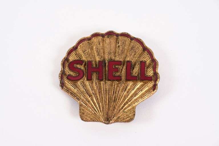 SHELL CLAMSHELL INLAYED CAP BADGE - Shackelton Auctions Inc.