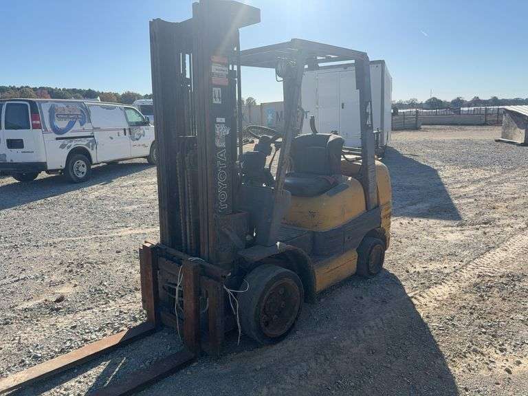 Toyota 6,000lb Warehouse Lift