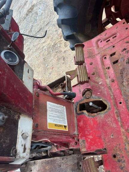 International Farmall 756 Tractor *INOP