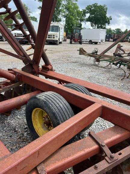 International 490 32' Pull Type Disk
