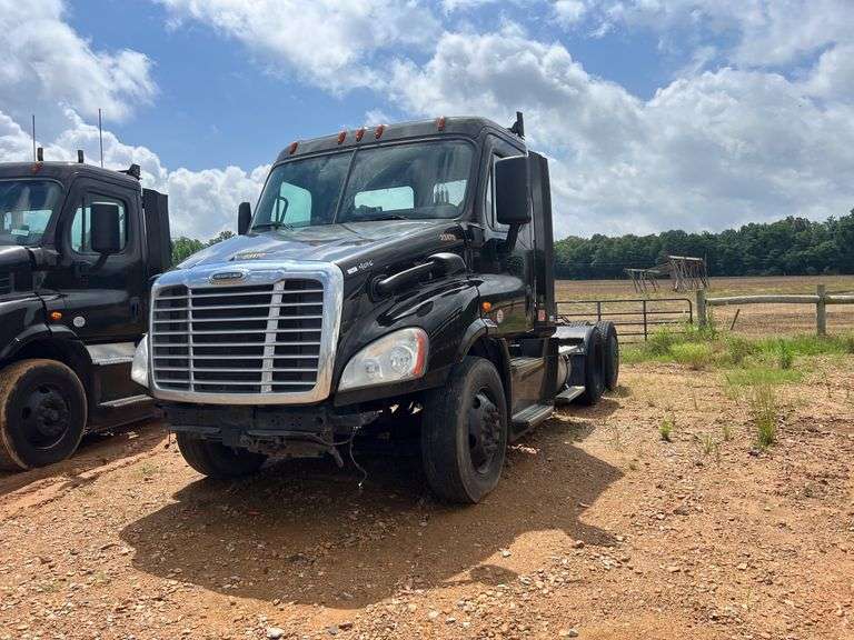 2018 Freightliner T/A Daycab Truck *INOP